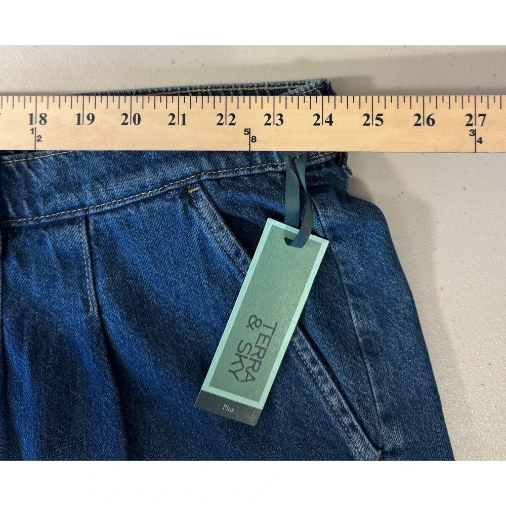Terra & Sky Drapey Shorts Women 26W Blue Pleated Lucy Wash High Rise Relaxed NEW